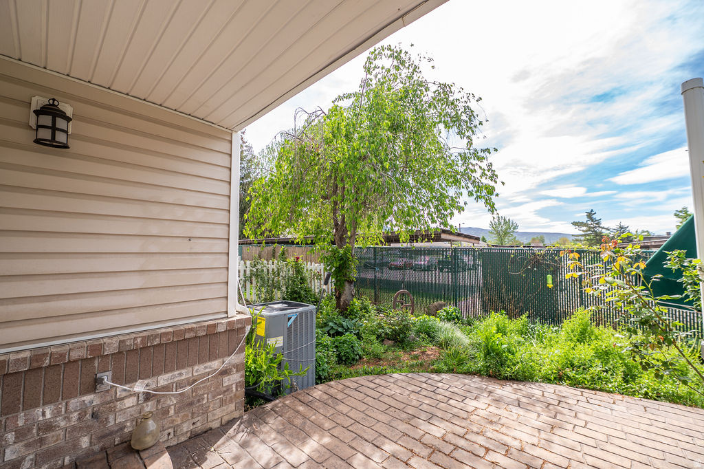 83 W 200 N Centerville, UT 84014