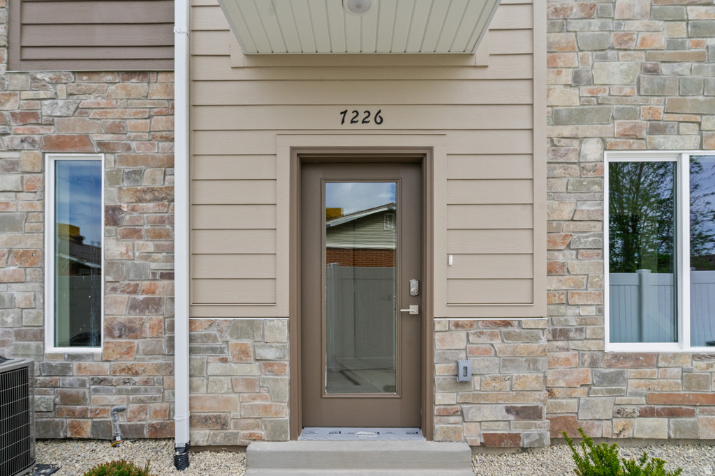 7218 S RAMANEE DR Midvale, UT 84047