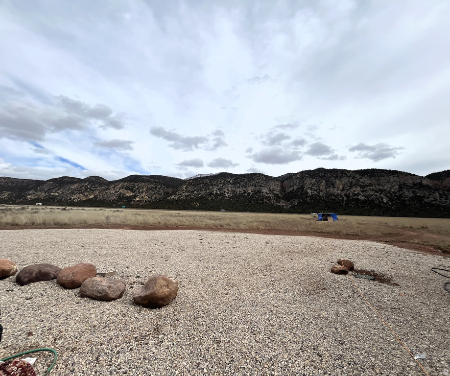 1913 S BADGER WAY New Harmony, UT 84757