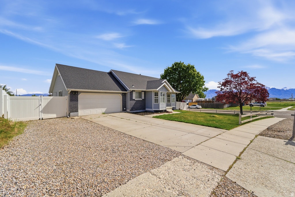 5726 W DALE AMOUR DR Salt Lake City, UT 84118