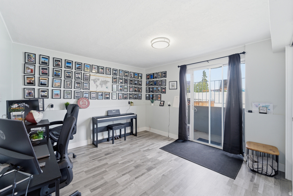 5726 W DALE AMOUR DR Salt Lake City, UT 84118