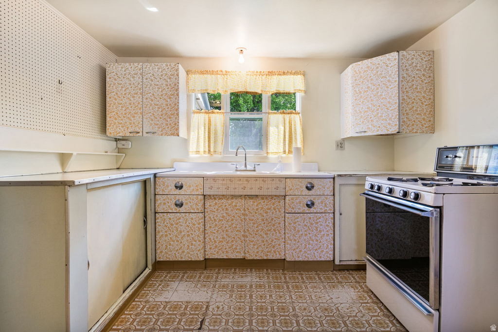 585 E 700 S Springville, UT 84663