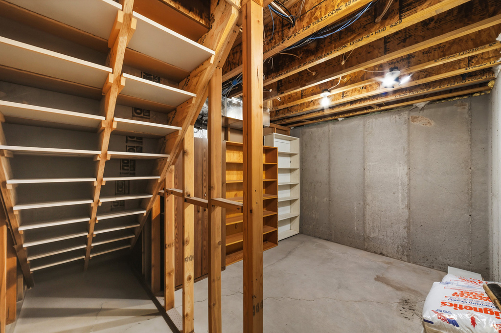 1590 E HIGHLAND TRAILS RD Enoch, UT 84721