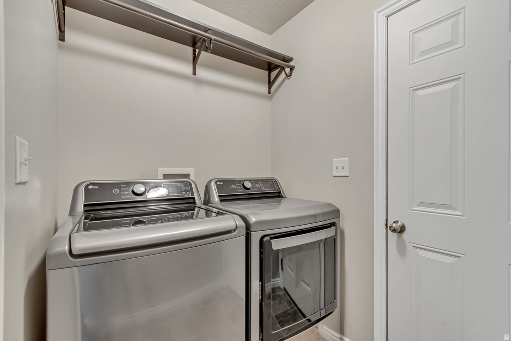 2368 E HITCHING POST DR Eagle Mountain, UT 84005