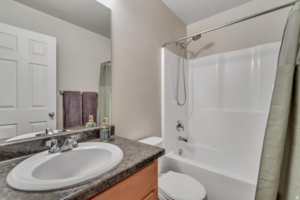 2368 E HITCHING POST DR Eagle Mountain, UT 84005