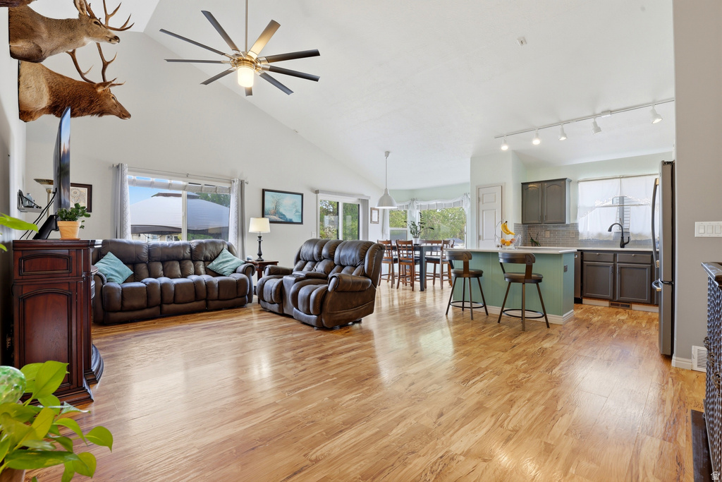 1379 N 2530 W Clinton, UT 84015