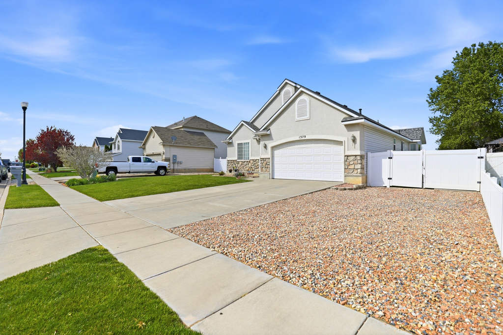 1379 N 2530 W Clinton, UT 84015