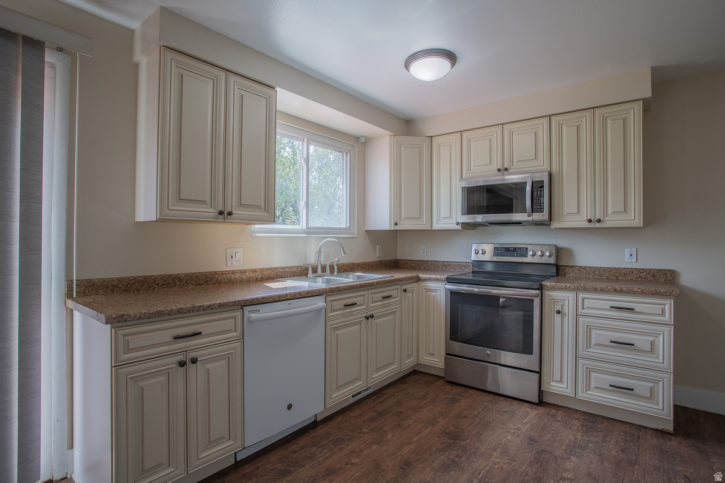 3305 W PAULA ANN ST Taylorsville, UT 84129