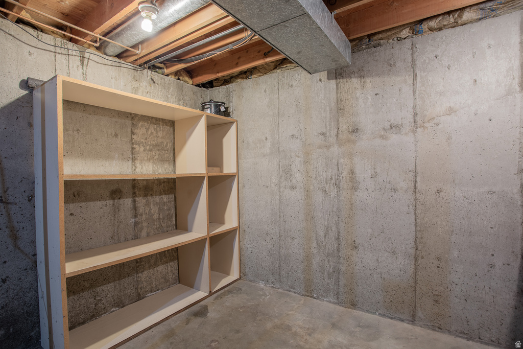 3305 W PAULA ANN ST Taylorsville, UT 84129