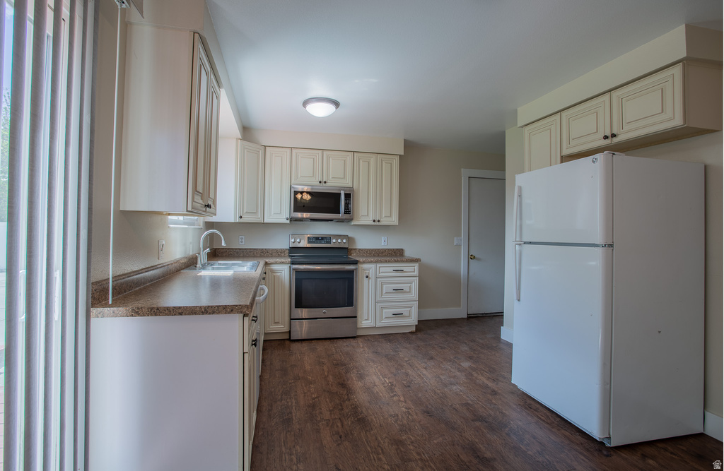 3305 W PAULA ANN ST Taylorsville, UT 84129