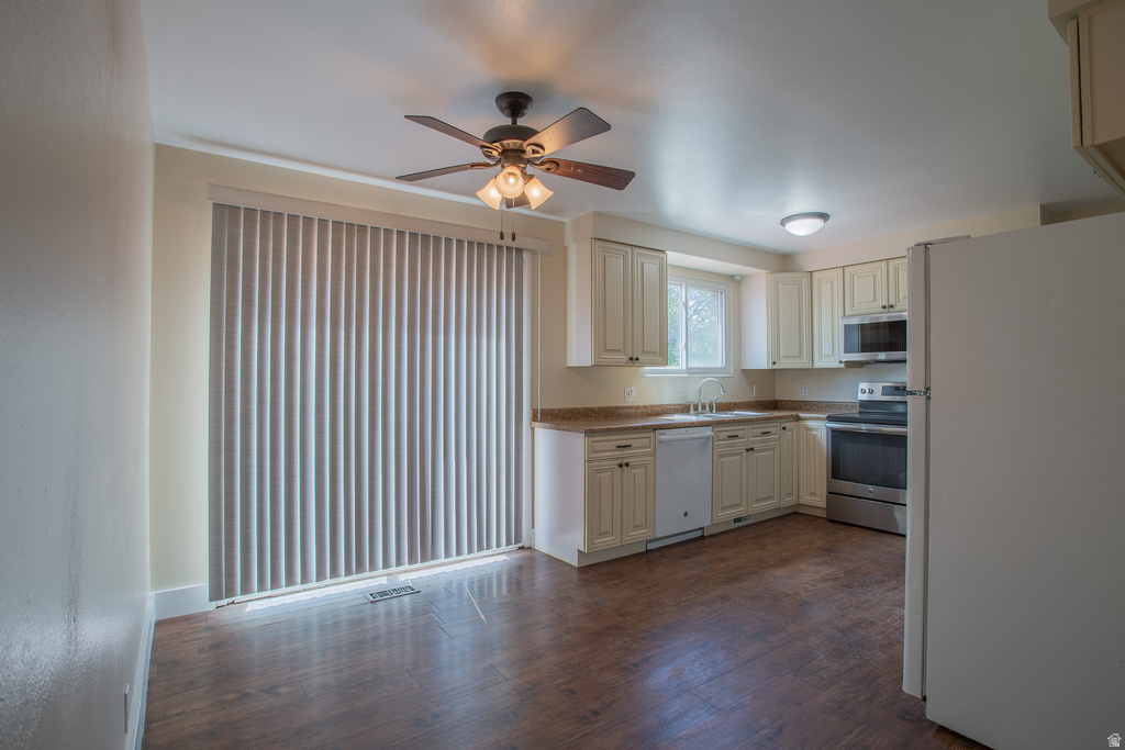 3305 W PAULA ANN ST Taylorsville, UT 84129