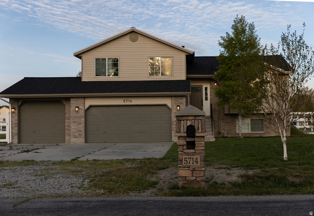 5714 S 6950 W Hooper, UT 84315