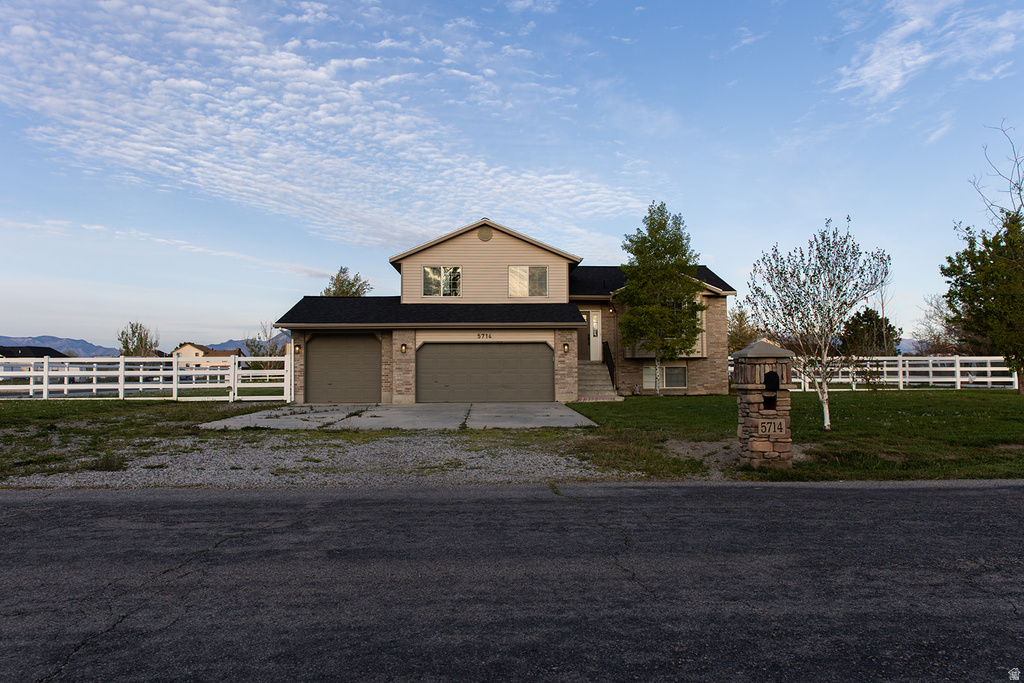 5714 S 6950 W Hooper, UT 84315