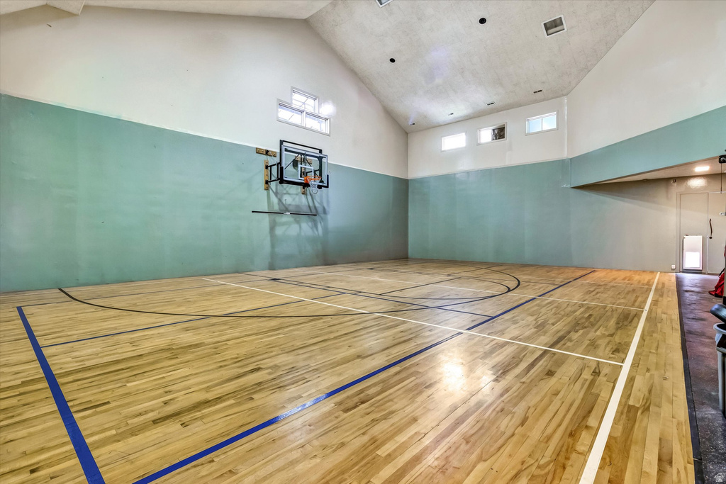 1400 E COVE CIR North Salt Lake, UT 84054