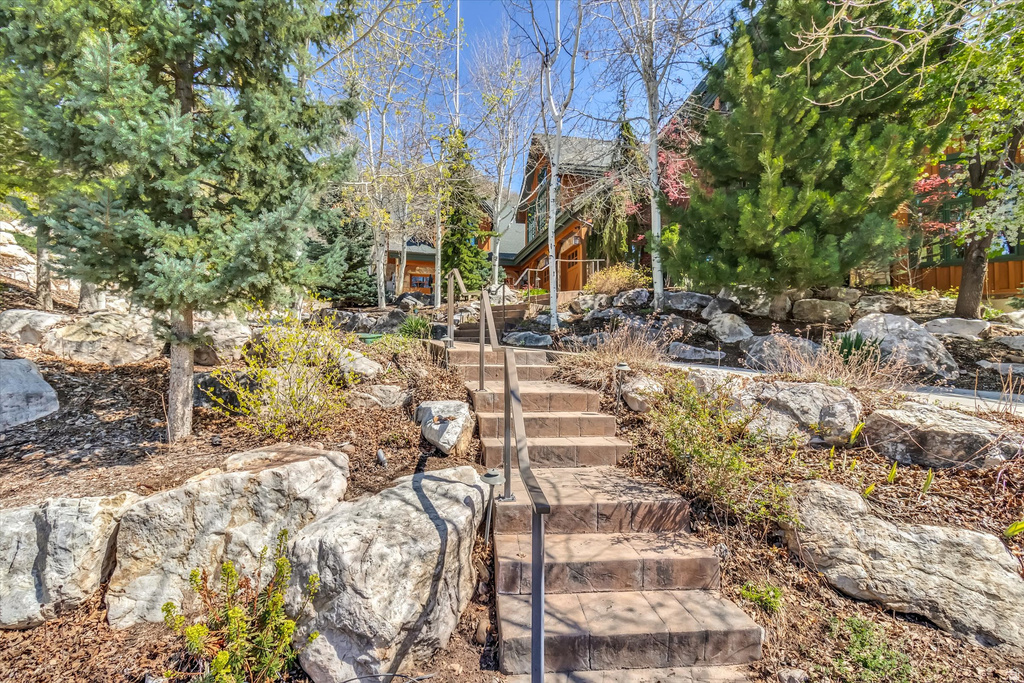 1400 E COVE CIR North Salt Lake, UT 84054