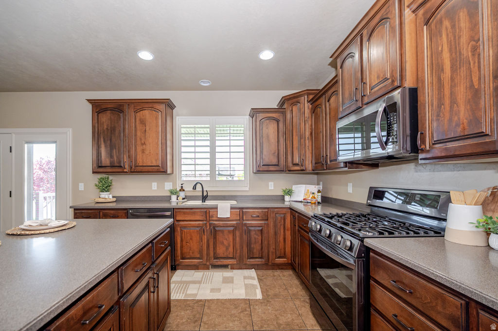 2692 W 2325 N Farr West, UT 84404