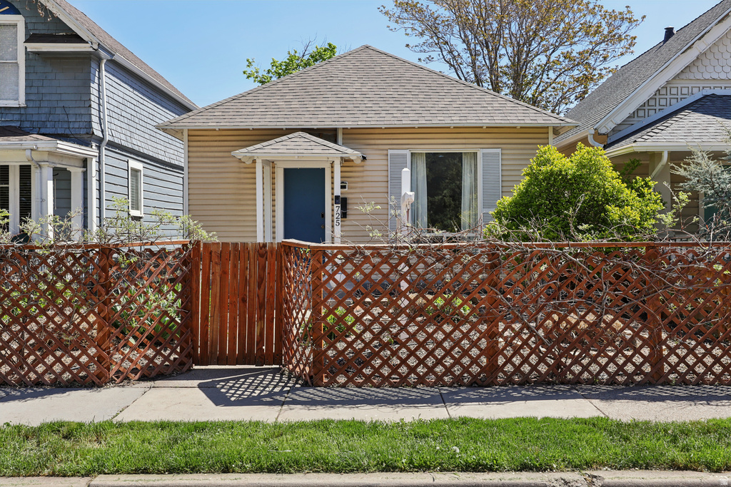 725 S WINDSOR ST Salt Lake City, UT 84102