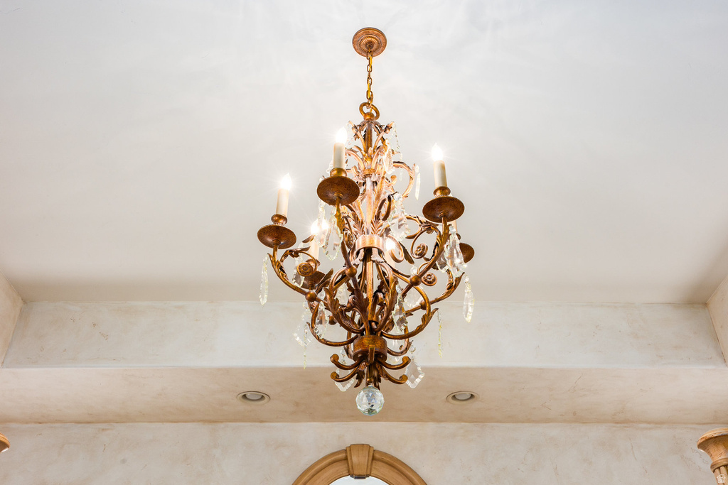 802 EAGLEPOINTE DR North Salt Lake, UT 84054