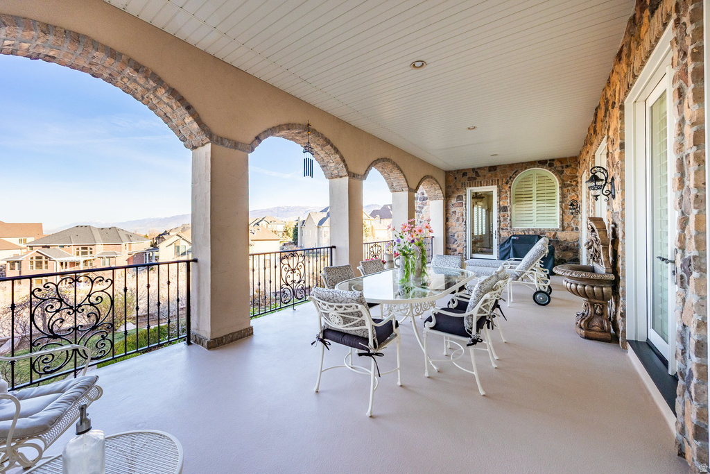 802 EAGLEPOINTE DR North Salt Lake, UT 84054