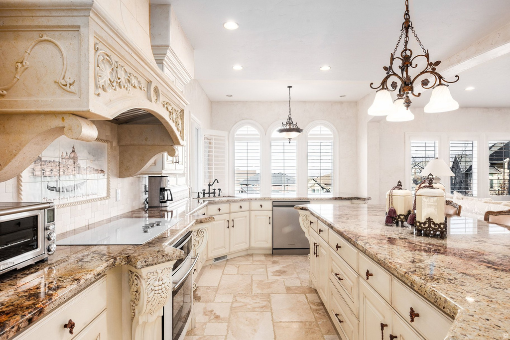 802 EAGLEPOINTE DR North Salt Lake, UT 84054