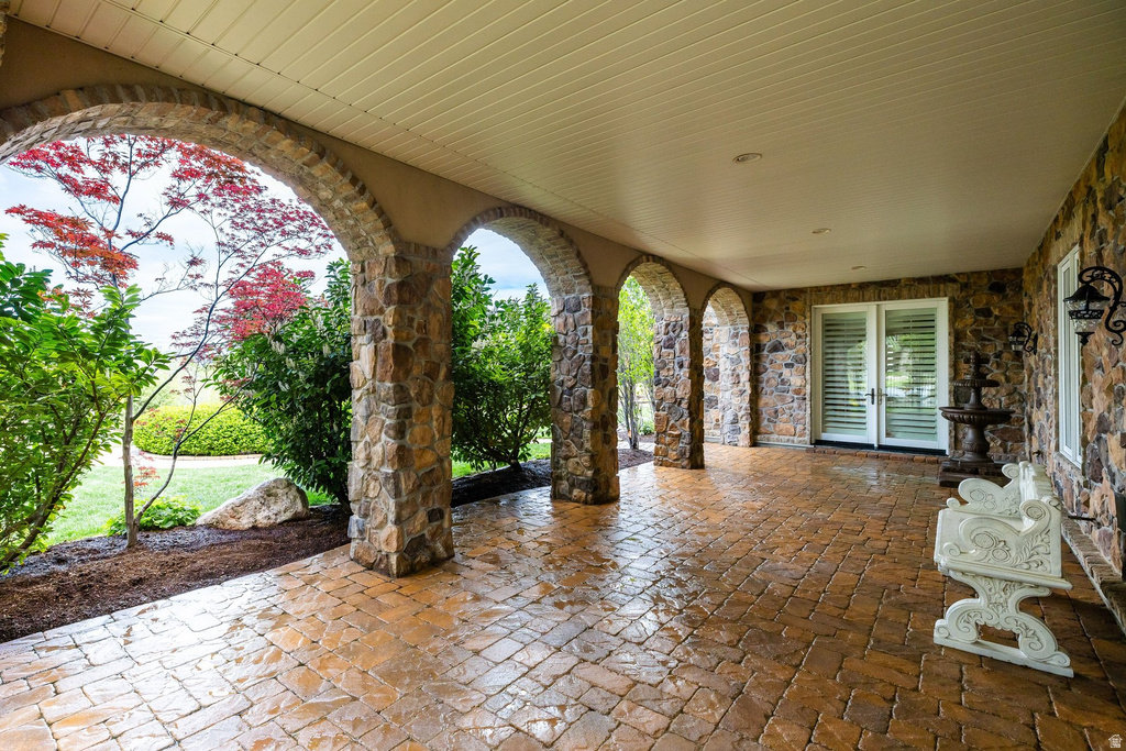 802 EAGLEPOINTE DR North Salt Lake, UT 84054