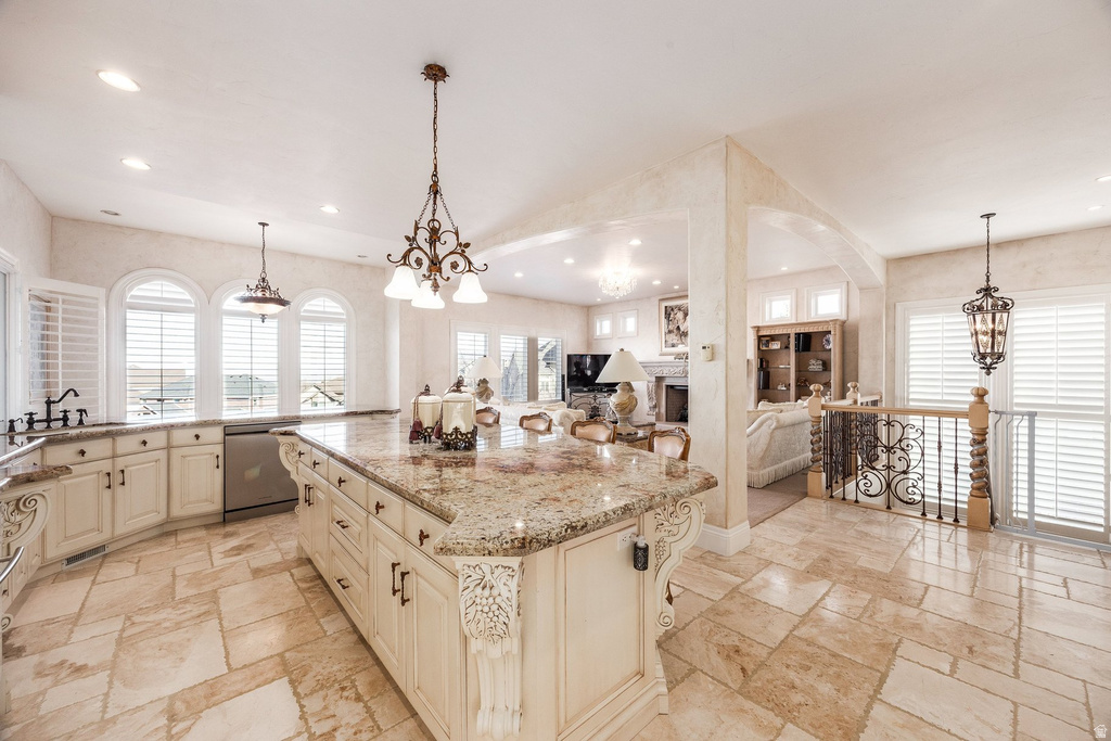 802 EAGLEPOINTE DR North Salt Lake, UT 84054