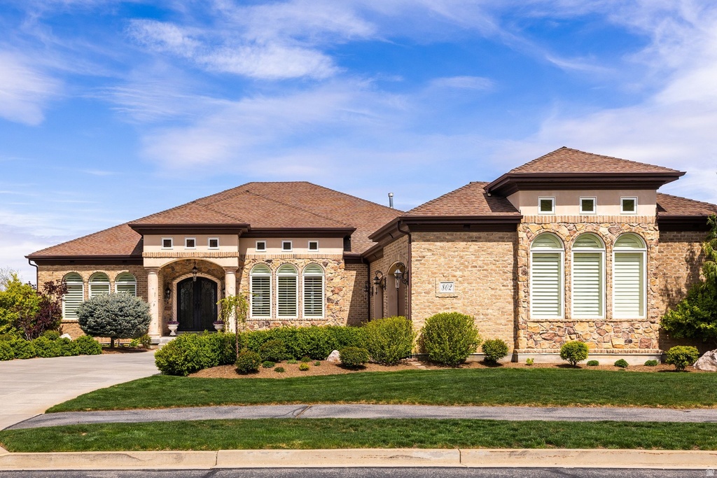 802 EAGLEPOINTE DR North Salt Lake, UT 84054