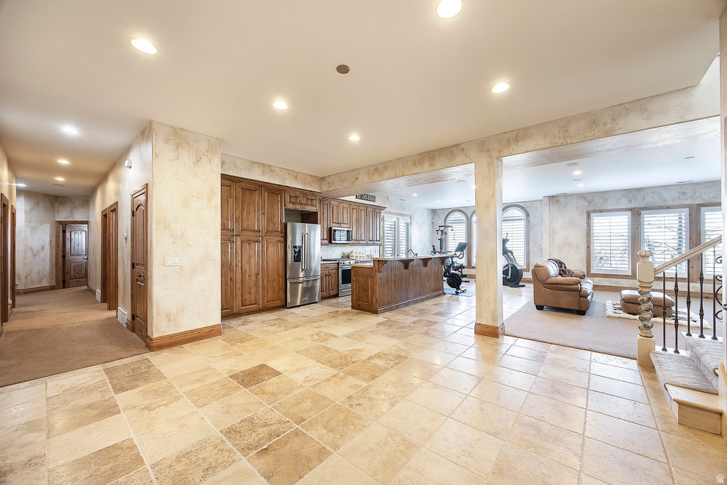 802 EAGLEPOINTE DR North Salt Lake, UT 84054