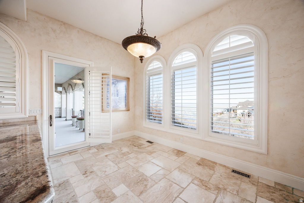 802 EAGLEPOINTE DR North Salt Lake, UT 84054