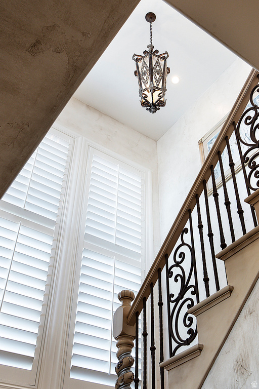 802 EAGLEPOINTE DR North Salt Lake, UT 84054