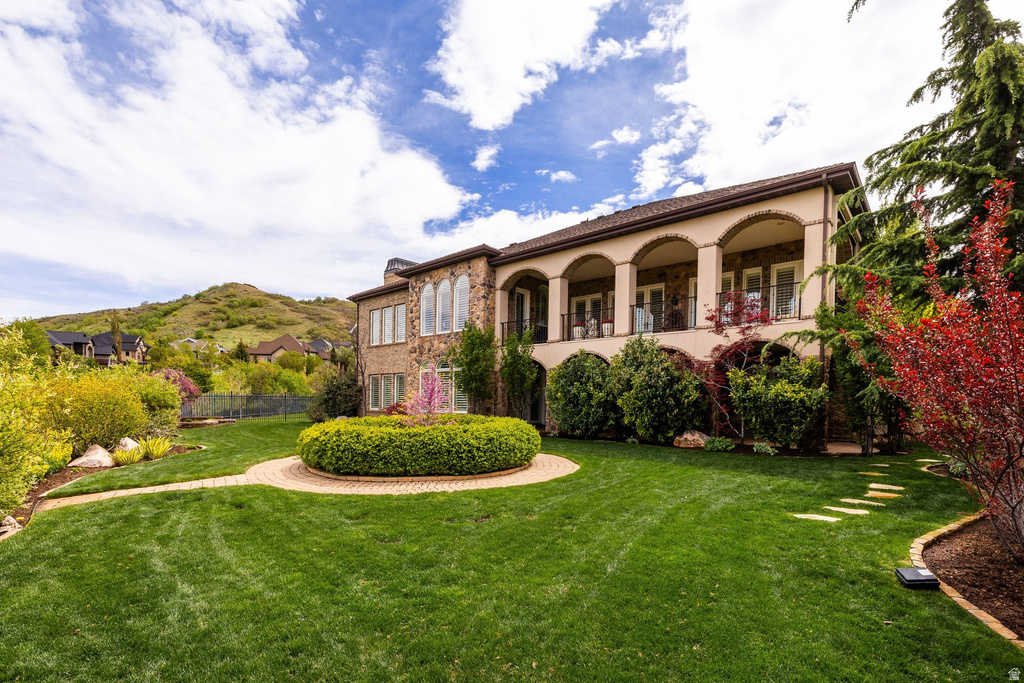 802 EAGLEPOINTE DR North Salt Lake, UT 84054