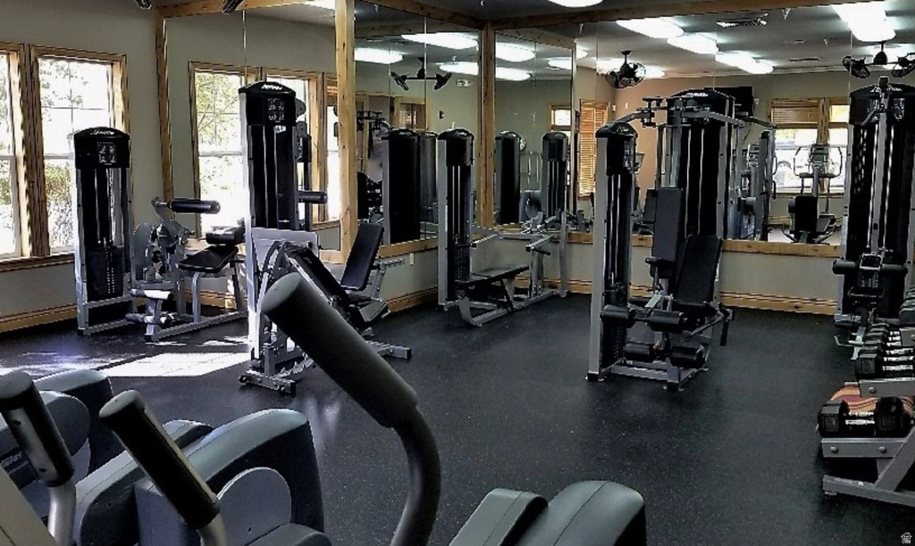 1904 S LINKS DR Saratoga Springs, UT 84045