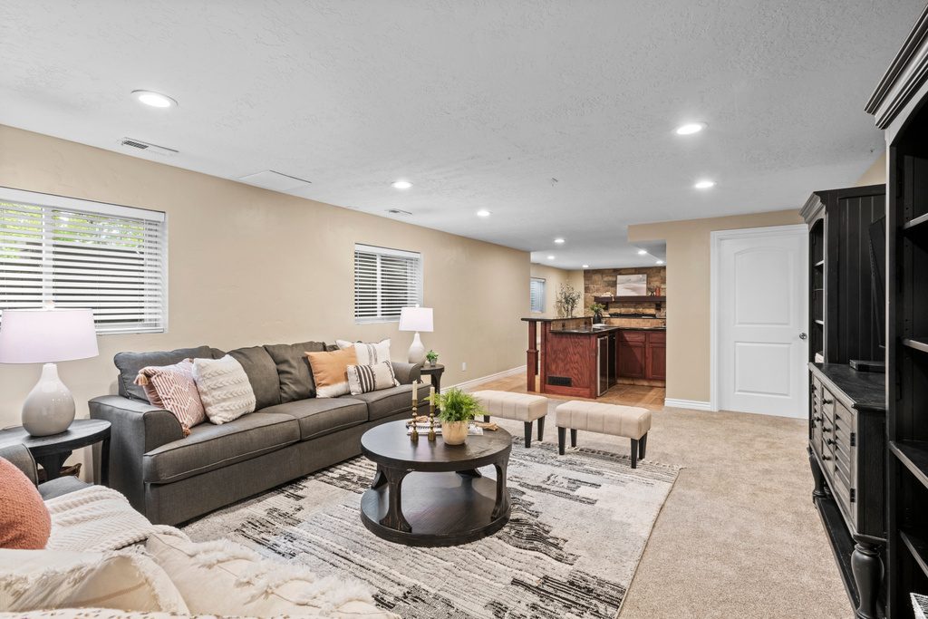 9722 S BUTTONWOOD CIR Sandy, UT 84092