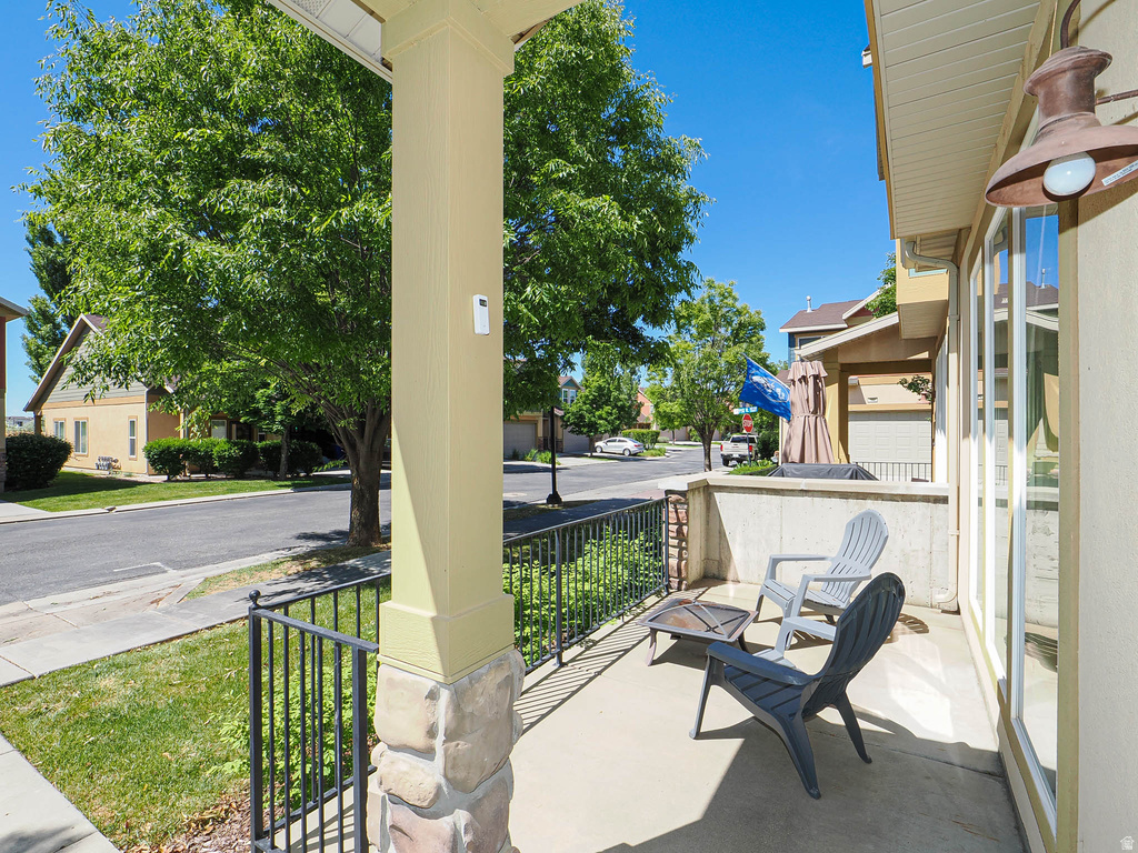 940 W WILLOW GREEN WAY photo 4