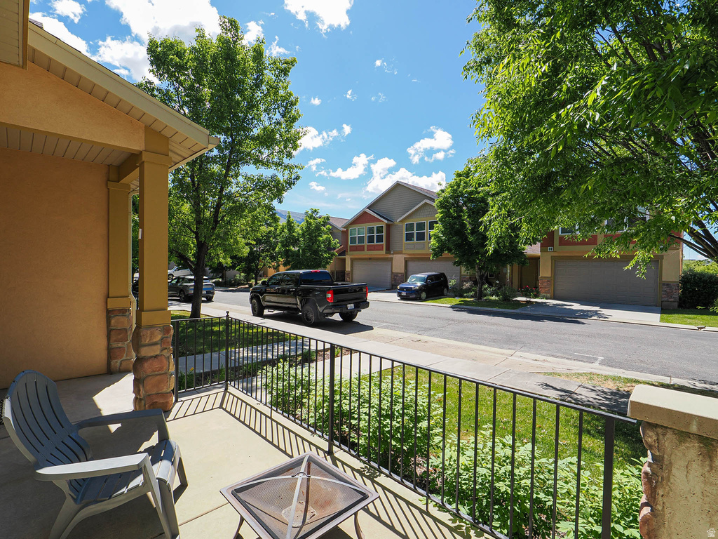 940 W WILLOW GREEN WAY photo 3