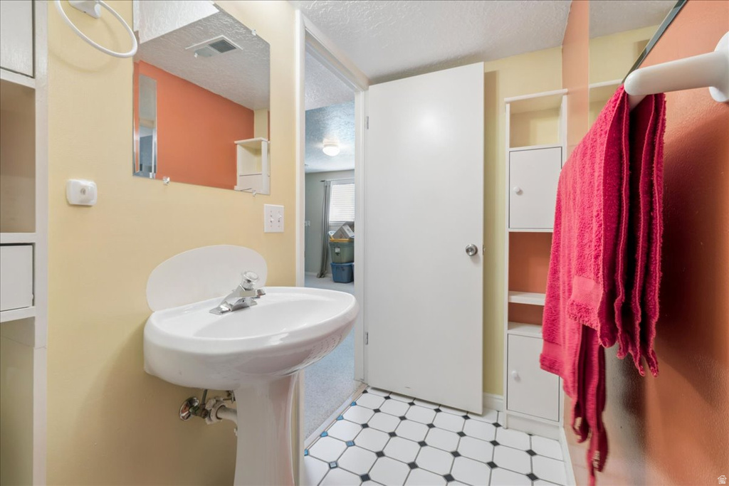 1701 E HILLSBORO DR Layton, UT 84040