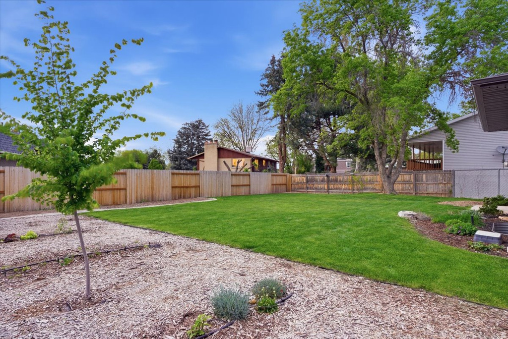6236 S STEEPLE CHASE LN Murray, UT 84121
