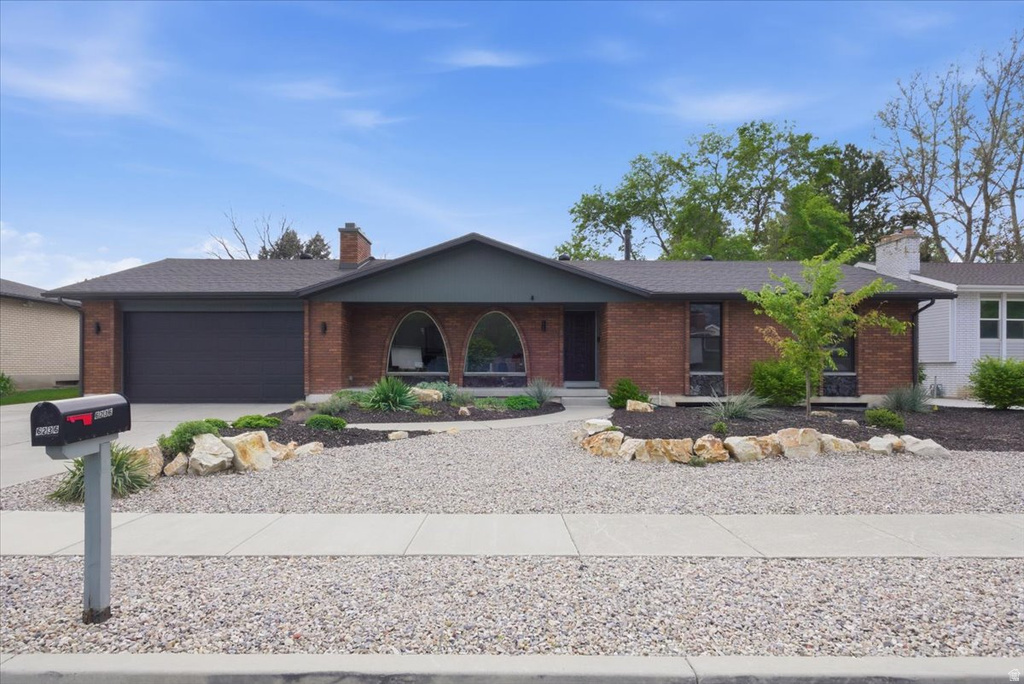 6236 S STEEPLE CHASE LN Murray, UT 84121