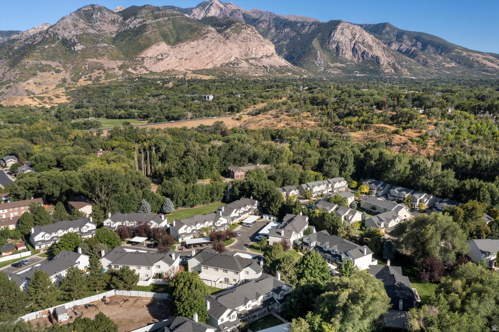 1027 E SARA LN Ogden, UT 84404