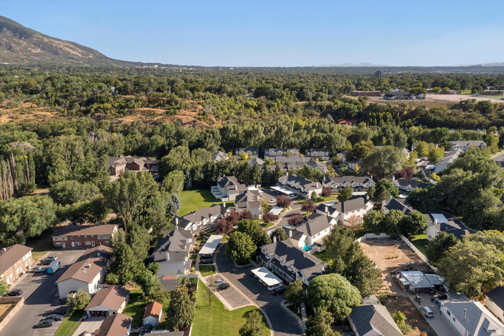1027 E SARA LN Ogden, UT 84404
