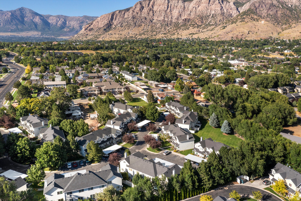 1027 E SARA LN Ogden, UT 84404