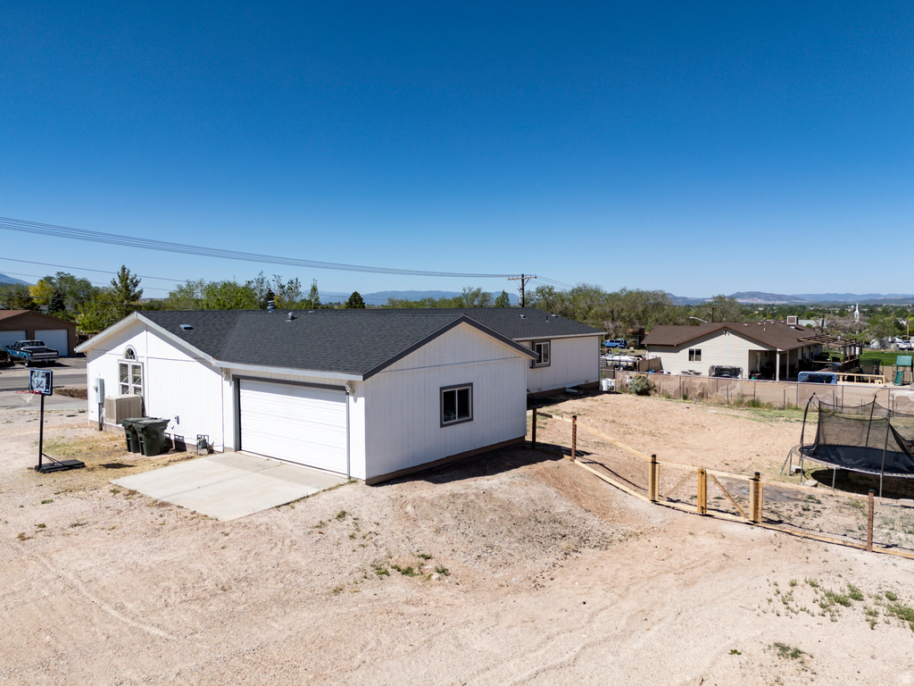 1637 E MIDVALLEY RD photo 2