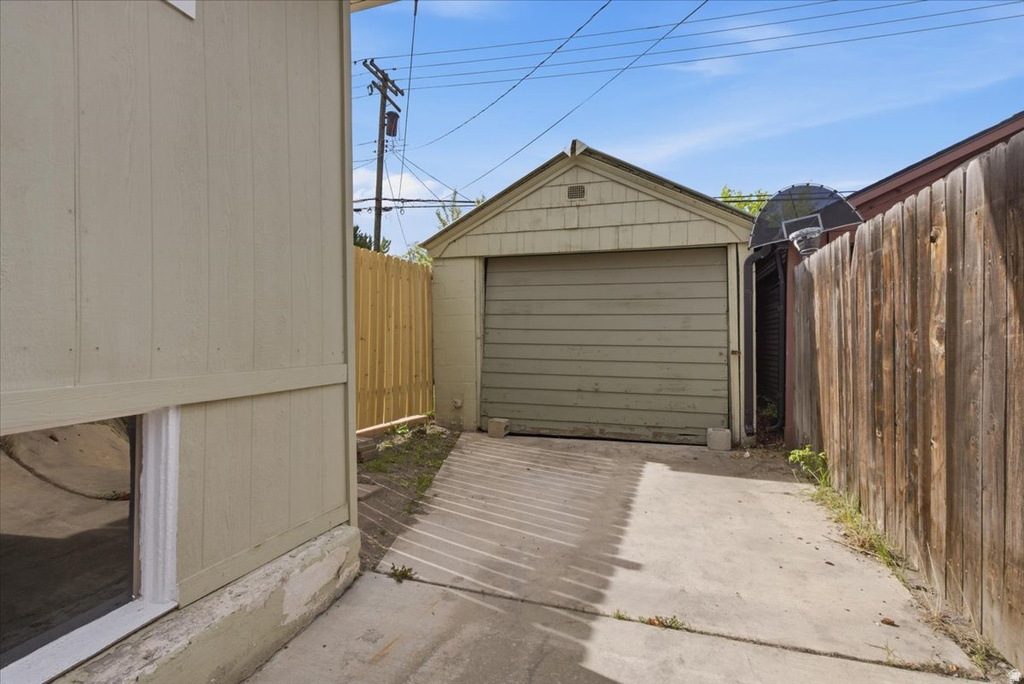 672 E BRYAN Salt Lake City, UT 84105