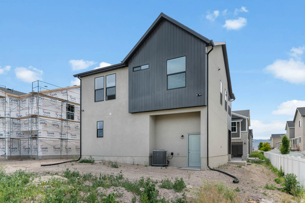 1592 N 3170 W photo 3