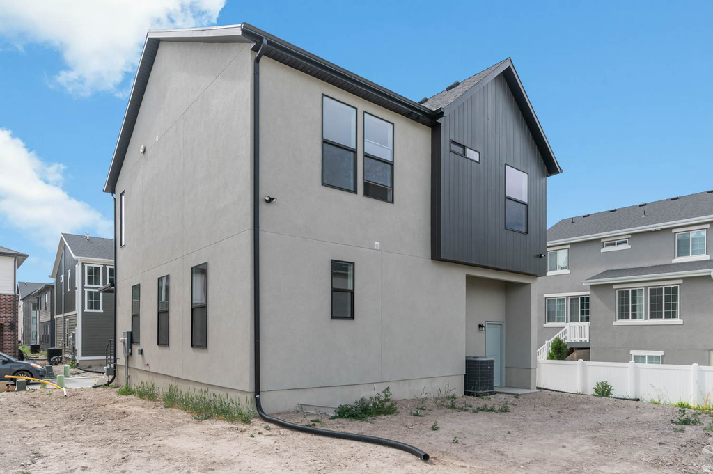 1592 N 3170 W photo 4