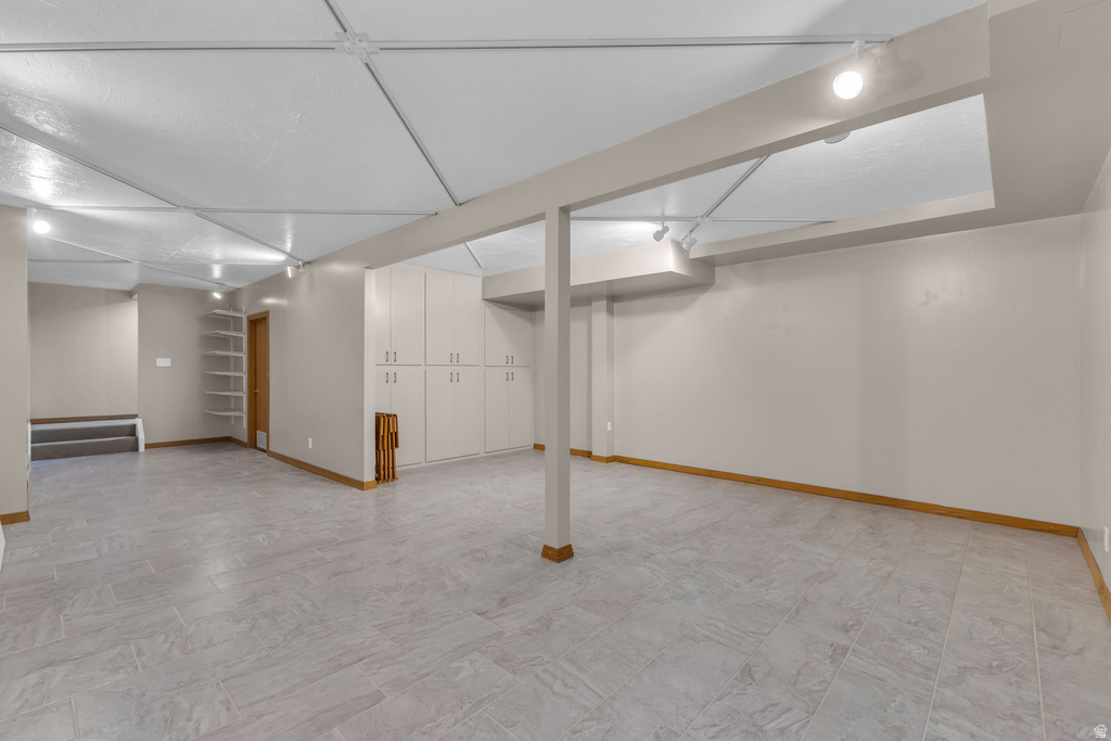 2457 S SCENIC DR Salt Lake City, UT 84109