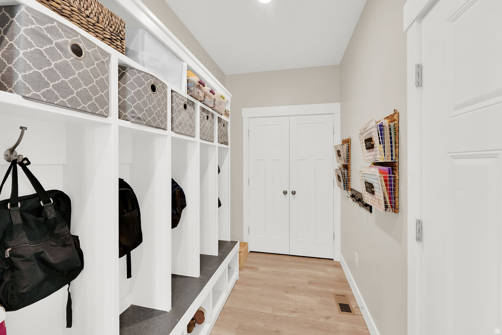 2842 W ROLLING CREEK WAY South Jordan, UT 84095