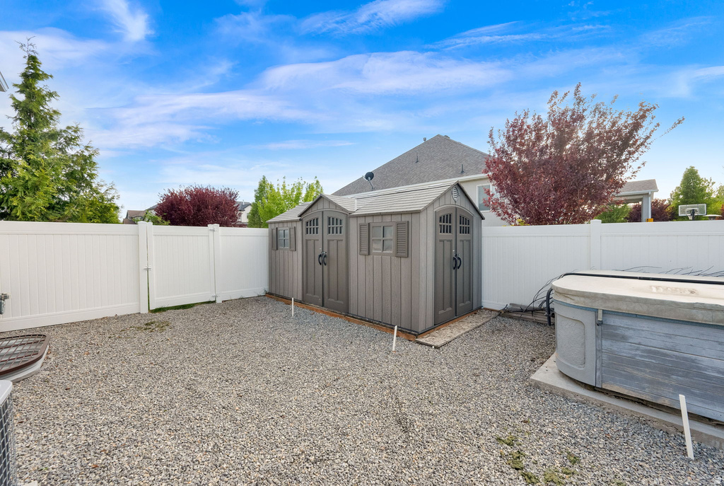 2842 W ROLLING CREEK WAY South Jordan, UT 84095