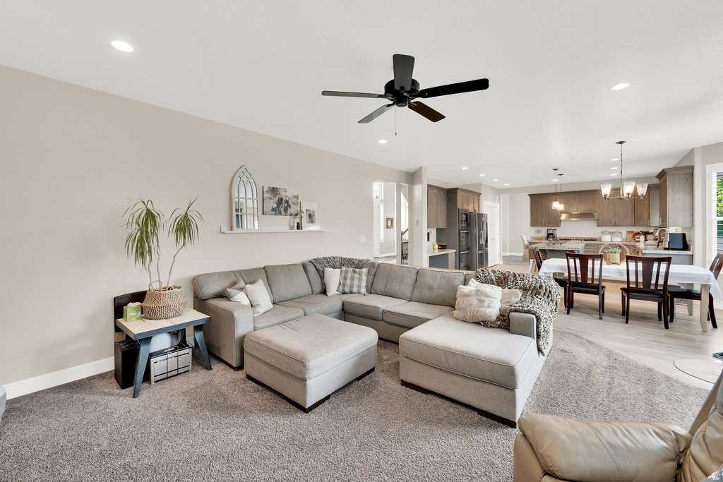 2842 W ROLLING CREEK WAY South Jordan, UT 84095