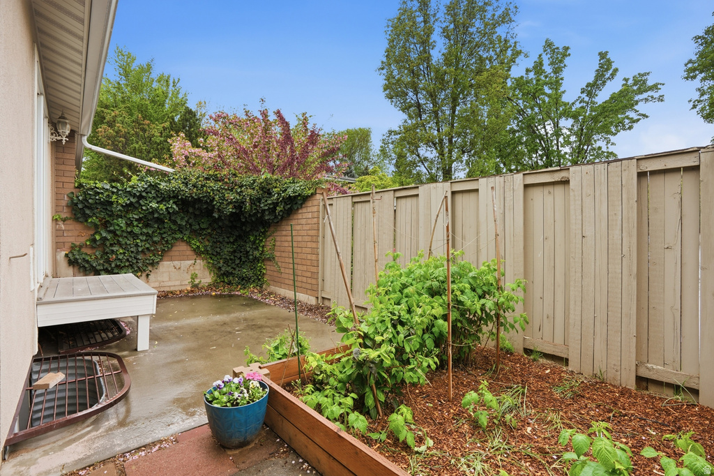 6324 S FIESTA WAY Salt Lake City, UT 84121